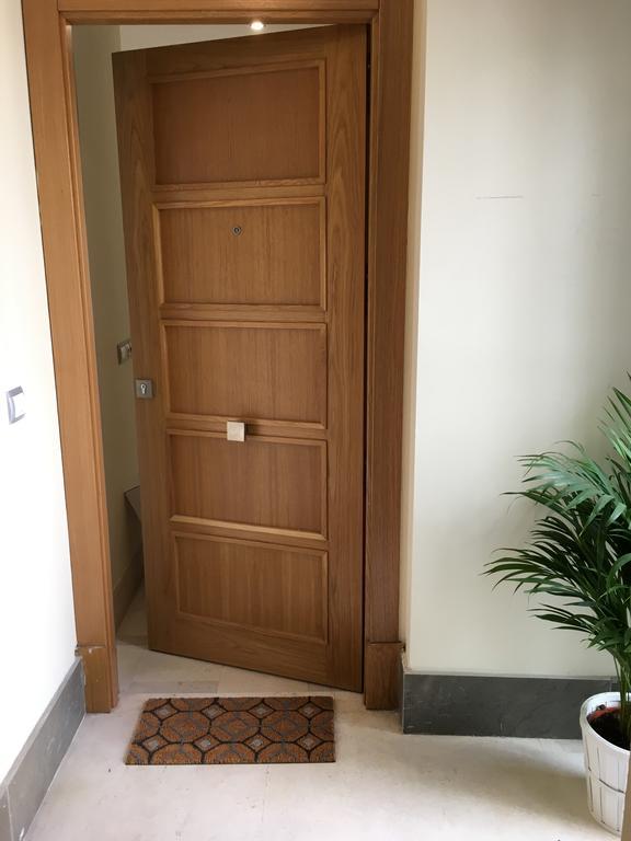 1E Azofaifo St Apartment Sevilla Buitenkant foto